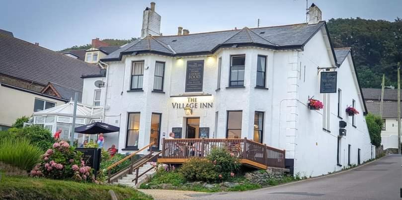 The Village Inn บิดีฟอร์ด ภายนอก รูปภาพ